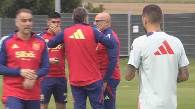 Luis de la Fuente estuvo vigilando cada detalle del entrenamiento.