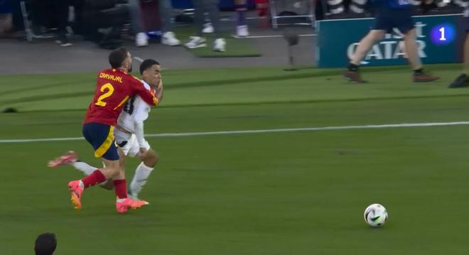 La falta de Dani Carvajal ante Jamal Musiala en el 125' del España-Alemania.