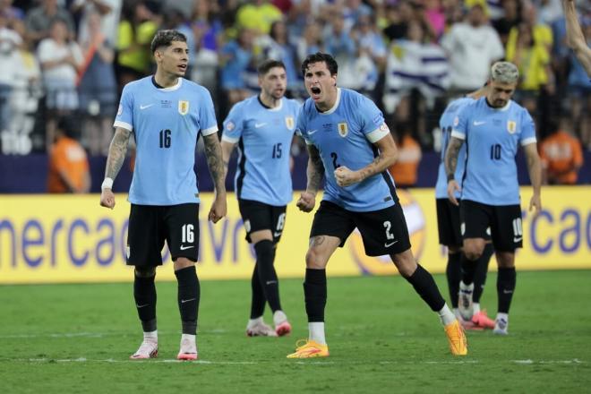 José María Giménez celebra el triunfo de Uruguay ante Brasil (Foto: EFE).