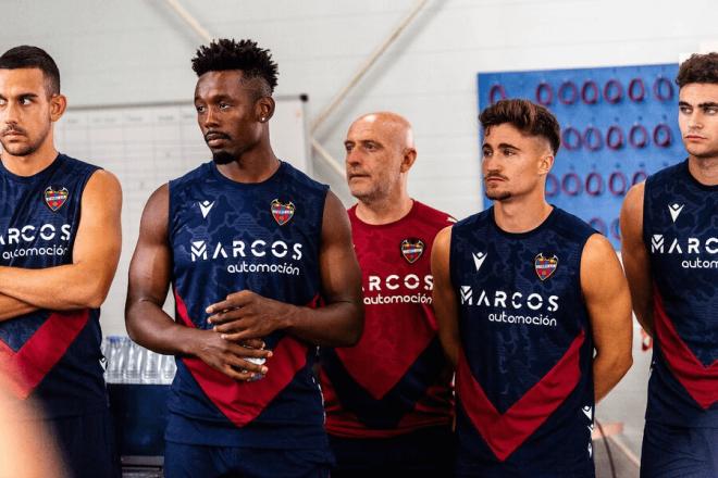 Algobia, Bouldini, el míster Julián Calero, Iván Romero y Andrés García (Foto: LUD).