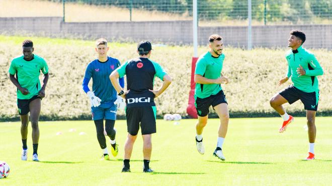 Ernesto Valverde dirige las primeras carreras en Lezama (Foto: Athletic Club).