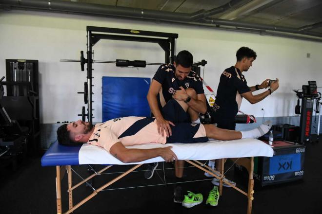 Chust, tratándose este lunes en El Rosal (Foto: Cádiz CF).