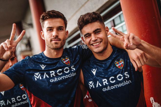 Alfonso Pastor, que todavía no está inscrito, y Andrés García, durante la pretemporada (Foto: LUD).