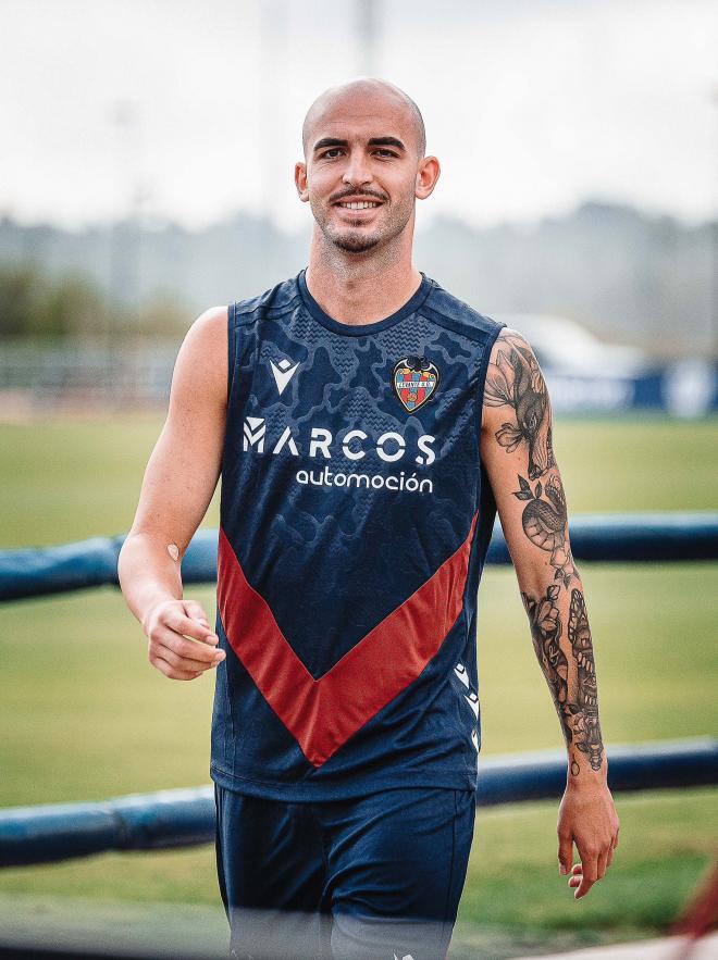 Oriol Rey afrontará su segunda temporada como centrocampista del Levante (Foto: LUD).