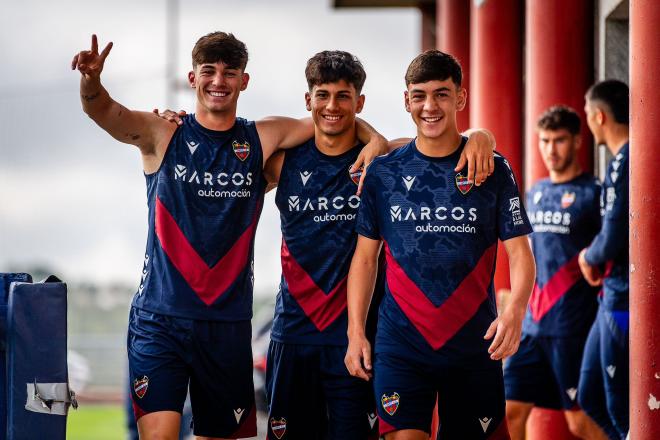 Xavi Grande, Marcos Navarro y Édgar Alcañiz, en el primer entrenamiento (Foto: LUD).