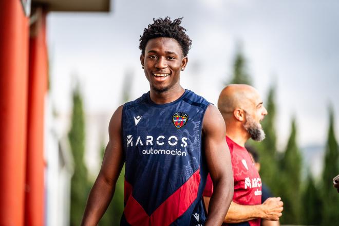 Lass arrancó la pretemporada a las órdenes de Julián Calero antes de unirse con su selección (Foto: LUD).