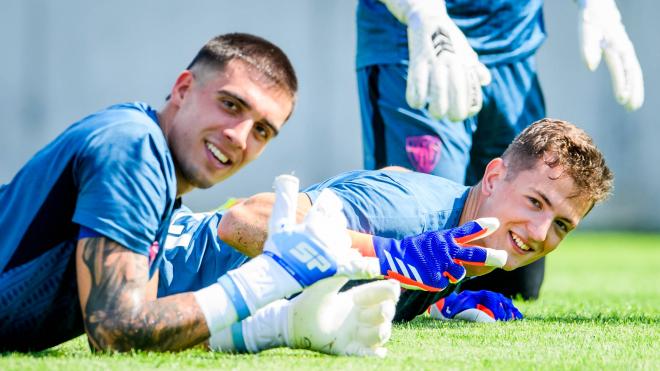 Los porteros Alex Padilla y Julen Agirrezabala en Lezama (Foto: Athletic Club).