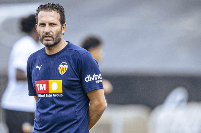 Rubén Baraja, en el primer entrenamiento de la pretemporada (Foto: Valencia CF).