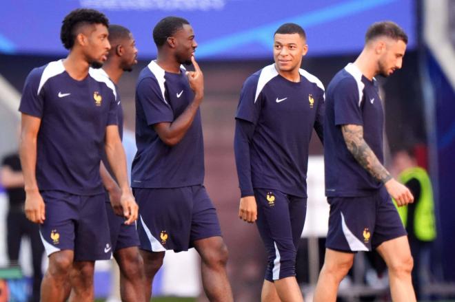 Kylian Mbappé en el entrenamiento de la Selección Francesa (Foto: Cordon Press)