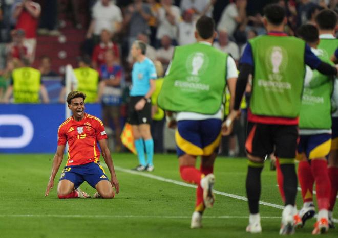 Lamine Yamal celebra su gol en el España-Francia de semifinales de la Eurocopa de Francia 2024 (FOTO: Cordón Press).
