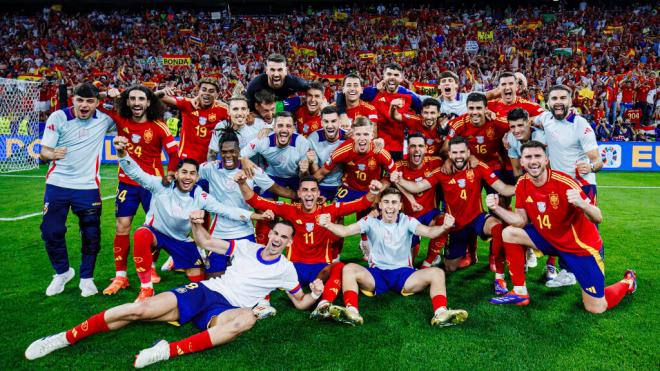 La celebración de España tras el partido ante Francia (Fuente: @SeFutbol)