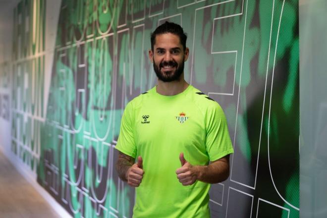 Isco Alarcón, en los reconocimientos (Foto: Real Betis)