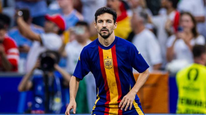 Jesús Navas durante el calentamiento antes del partido contra Francia (Fuente: @SeFutbol)