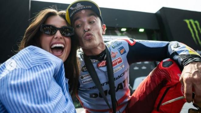 Gemma Pinto y Marc Márquez, durante la temporada 2024 de MotoGP (Foto: @gemmapinto).