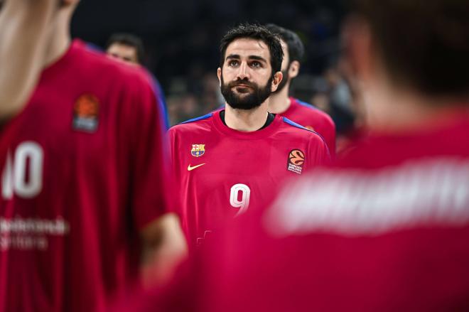 Ricky Rubio calienta antes de un partido del Barça (Foto: Cordon Press).