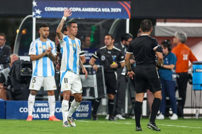 Di María siendo sustituido en la Selección Argentina (Cordon Press)