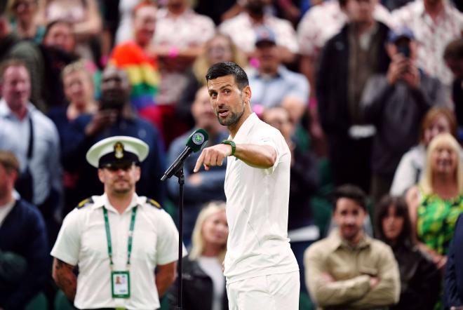 Noval Djokovic, en una entrevista a pie de pista en Wimbledon (Foto: Cordon Press).