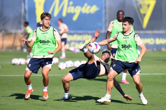 Matos, en un entrenamiento (Foto: Cádiz CF).