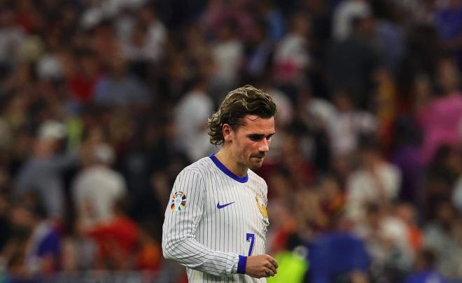 Antoine Griezmann, cabizbajo durante el España-Francia de la Eurocopa (Foto: Cordon Press).