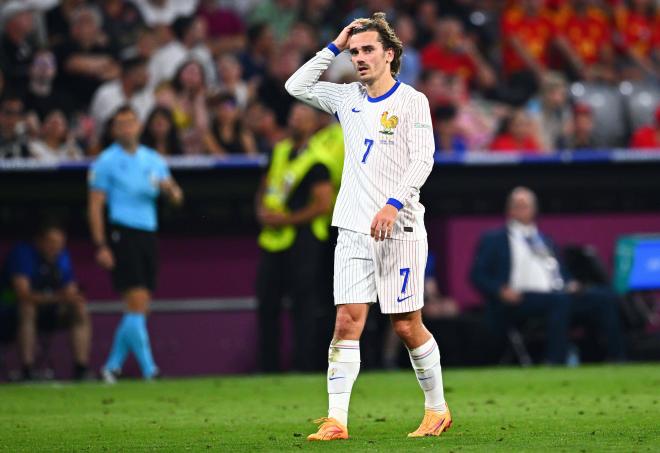 Antoine Griezmann, cabizbajo durante el España-Francia de la Eurocopa (Foto: Cordon Press).