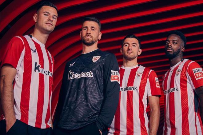 Varios leones con la primera camiseta del Athletic Club para la temporada 2024-25. Fotos en las que no está Nico Williams.