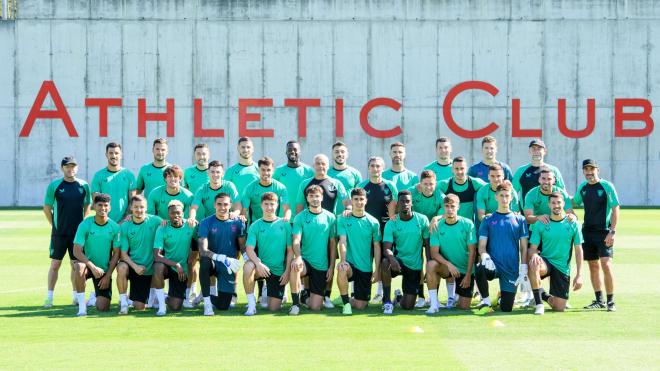 La plantilla de Ernesto Valverde posa en esta pretemporada de julio de 2024 en Lezama (Foto: Athletic Club).