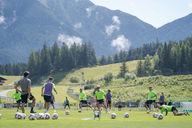 Entrenamiento del Betis en Austria. (Foto: Real Betis)