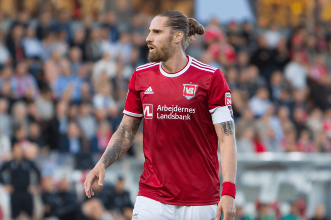 Raúl Albentosa, en el Vejle Boldklub de la Superliga de Dinamarca, donde este año logró la permanencia.