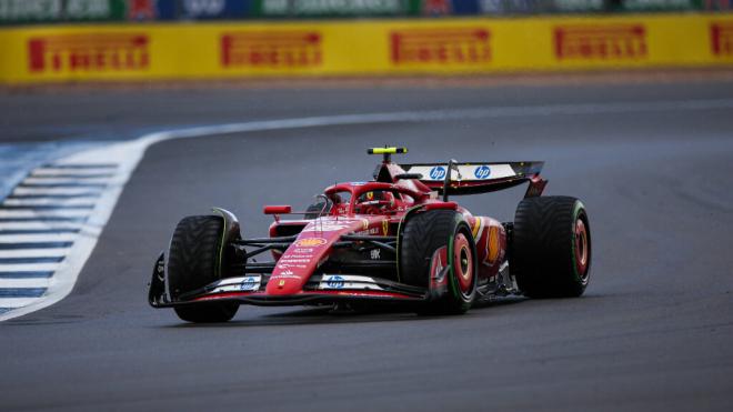 Carlos Sainz, durante el Gran Premio de Silverstone (Foto: Cordon Press).