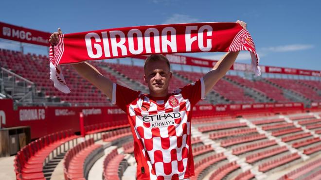 Donny van de Beek, presentado con el Girona (Foto: GFC).