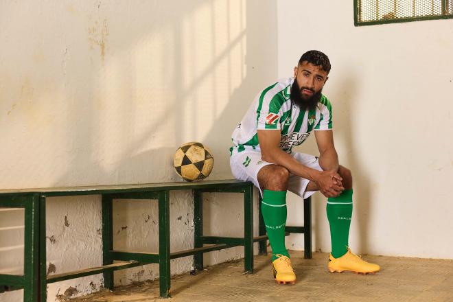 Nabil Fekir, con la nueva camiseta del Betis. (Foto: Real Betis)