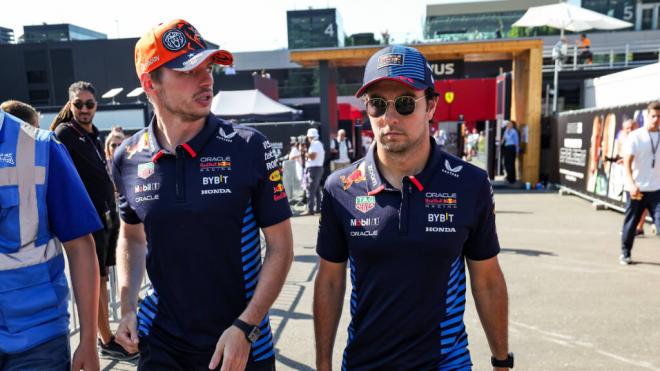 Max Verstappen y Checo Pérez, en el Gran Premio de Silverstone (Foto: Cordon Press).