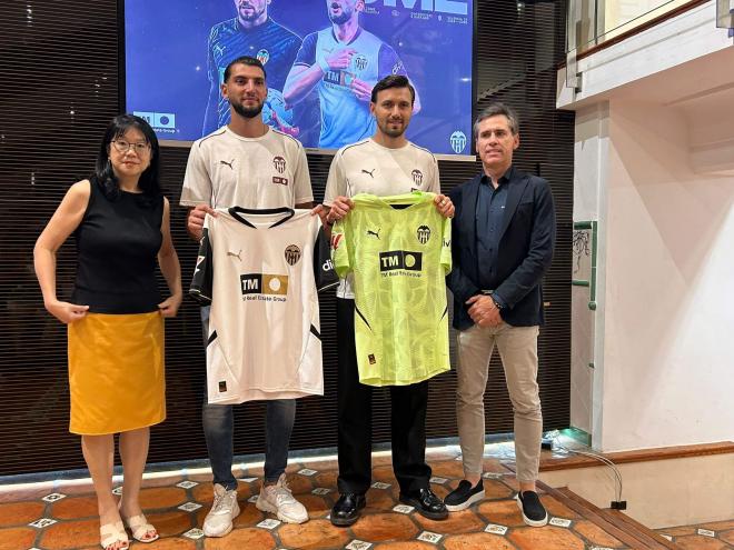 Rafa Mir en su presentación con el Valencia. (Foto: David Torres)