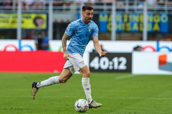 Mario Gila, ex canterano del Real Madrid, en un partido de la Lazio (FOTO: Cordón Press).