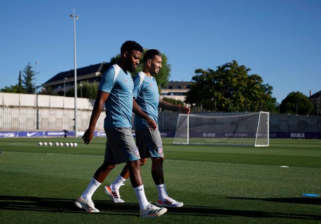 Thomas Lemar y Ángel Correa, en una sesión del Atlético de Madrid (Foto: ATM).