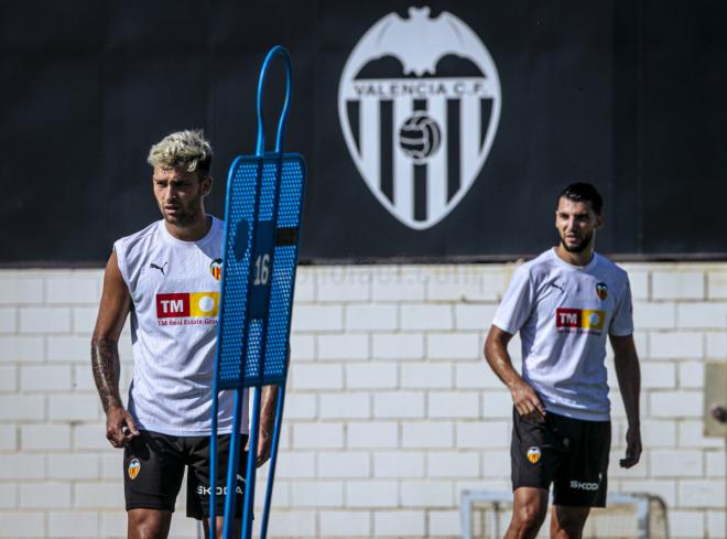 Hugo Duro y Rafa Mir (Foto: Valencia CF).