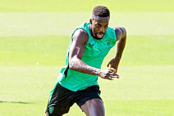 El delantero Iñaki Williams se entrena en Lezama, tras acribillar de elogios a su hermano Nico Williams en las RRSS (Foto: Athletic Club).