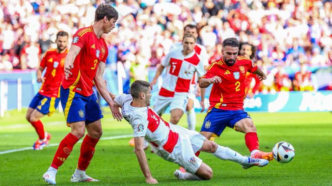 Le Normand y Carvajal durante el partido frente a Croacia (Fuente: Cordon Press)