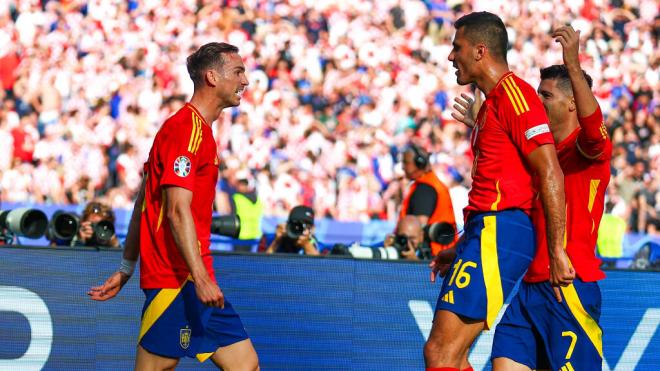 Rodri y Fabián Ruiz durante el partido ante Croacia (Fuente: Cordon Press)