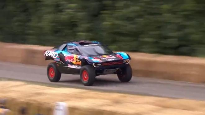 Carlos Sainz, con su nuevo Ford Raptor T1+ para el Dakar 2025