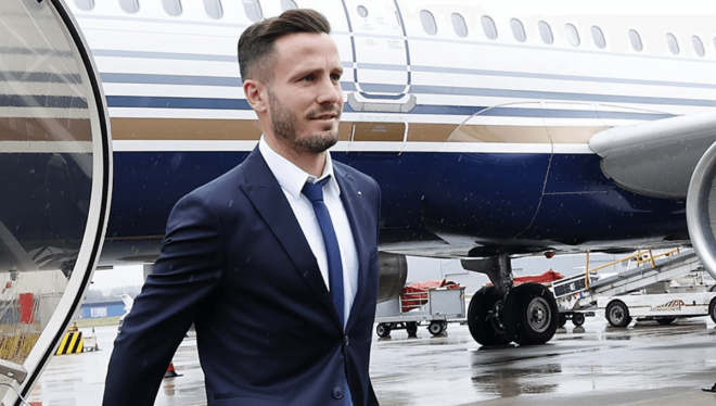 Saúl Ñíguez, en un viaje del Atlético (Foto: ATM).