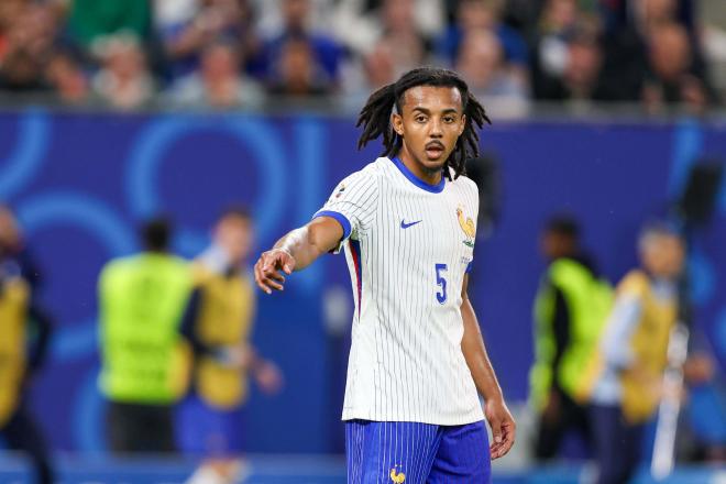 Jules Koundé, en un partido con Francia en la Eurocopa (Foto: Cordon Press),