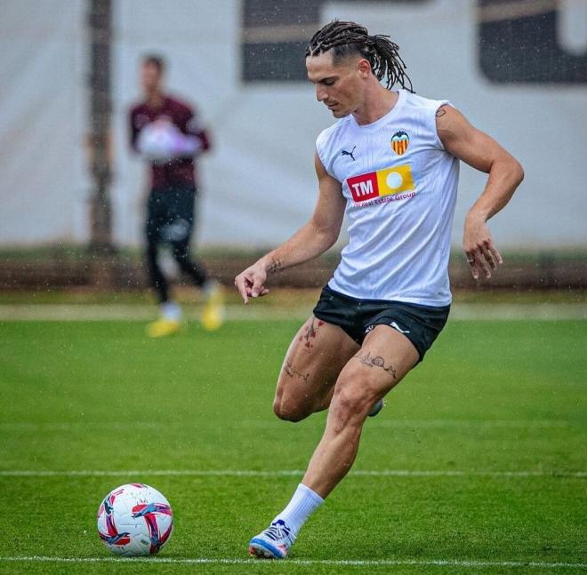 El nuevo look de Sergi Canós (Foto: Valencia CF9.