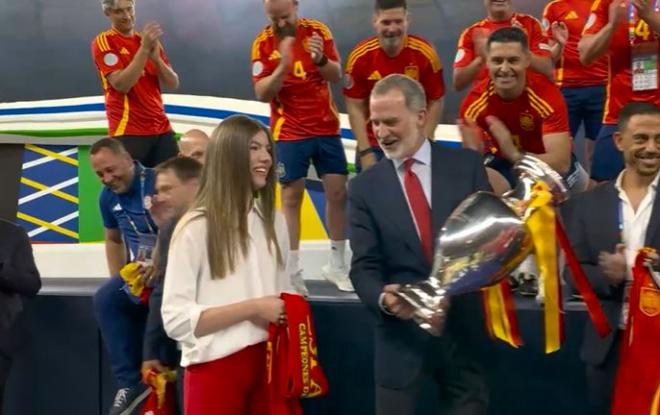 Felipe VI ofreció a la infanta Sofía levantar el título de Eurocopa 2024.