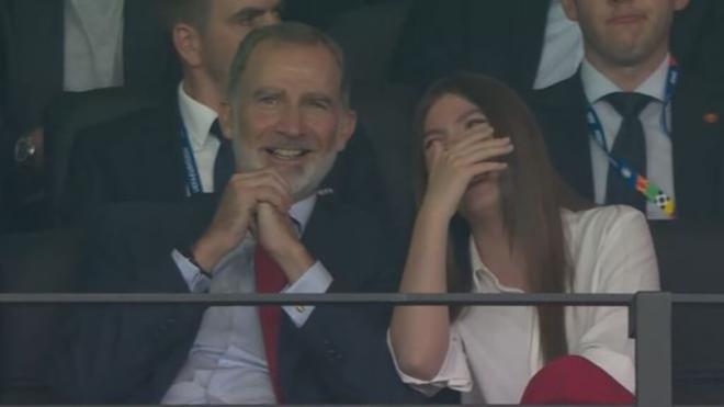 Felipe VI y la infanta Sofía en el gol de Mikel Oyarzabal (Captura 'RTVE')