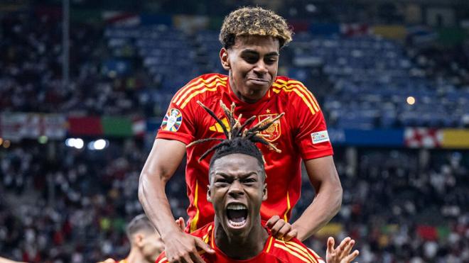 Nico Williams y Lamine Yamal celebran el gol de Athleticzale.