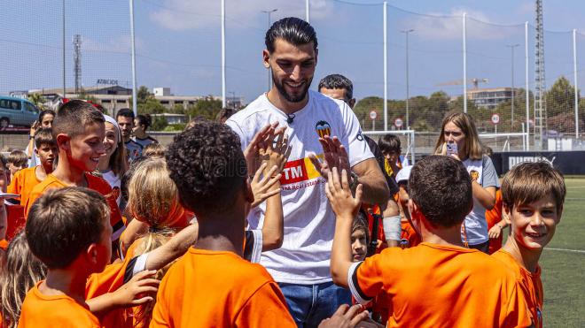 Rafa Mir visita el Campus podría debutar