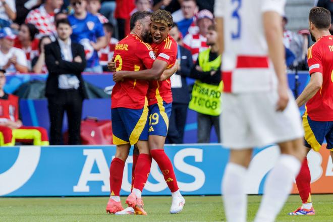 Carvajal celebrando con Lamine Yamal un gol en la Eurocopa (Foto: Cordon Press).