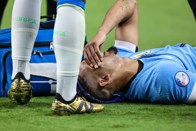 Ronald Araujo, durante el partido ante Brasil (Foto: Cordon Press).