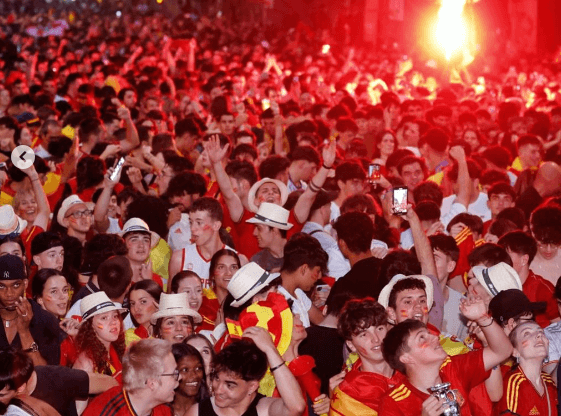 Celebración de la Eurocopa de España en la Acera de Recoletos (Foto: Ayuntamiento de Valladolid).